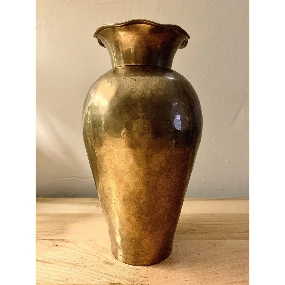 VINTAGE SOLID BRASS HAMMERED VASE 8.5